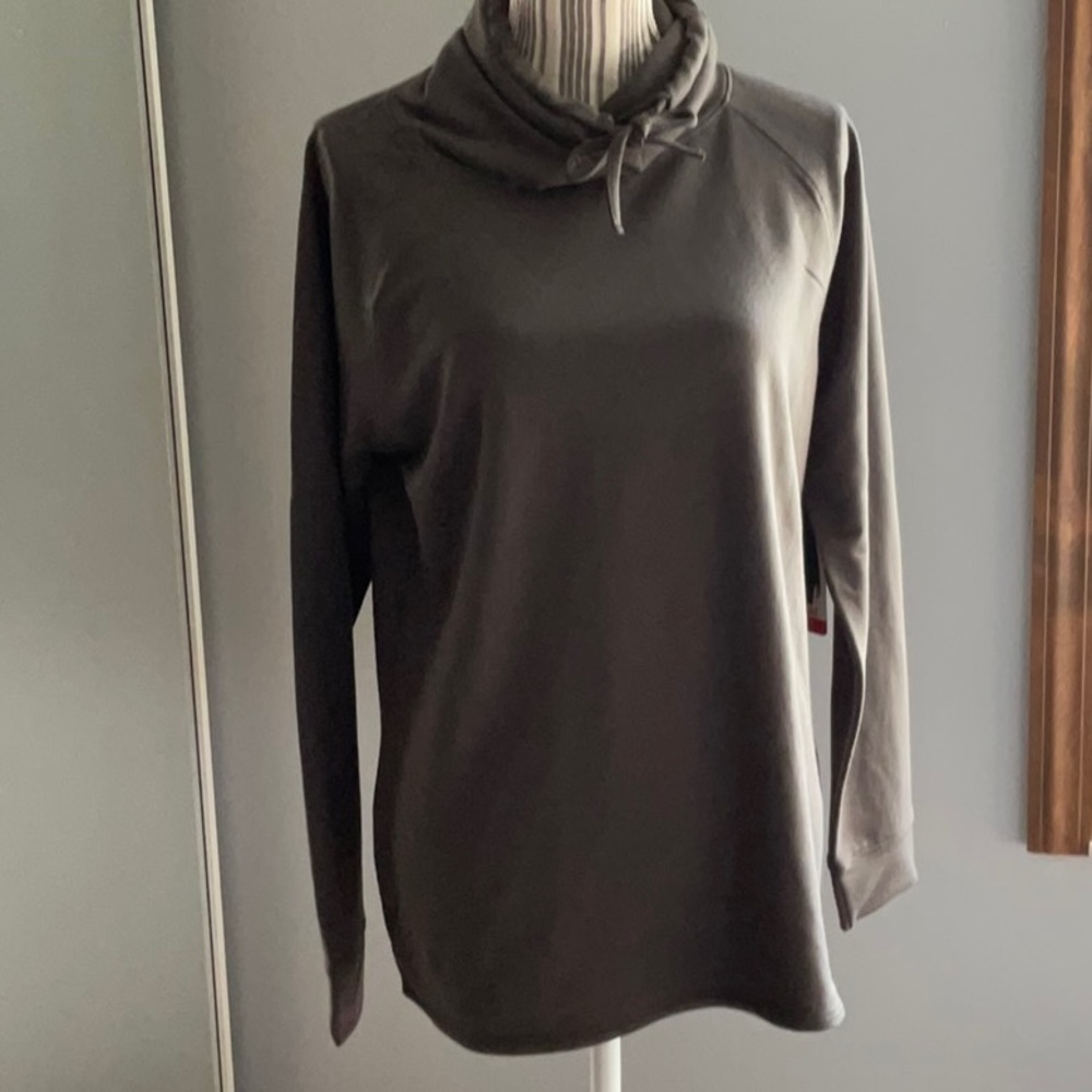 32 Degrees Ladies Top. Size Medium. NWT. Green Charcoal.